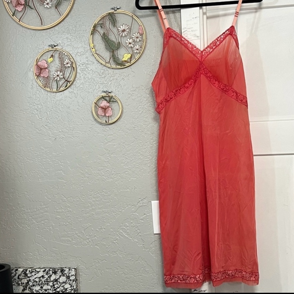 VANITY FAIR VINTAGE 1960’s/1970’s PINK SLIP LACE DRESS PINUP LINGERIE SIZE SMALL